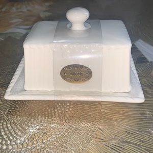 THL White Farmhouse Butter Dish with Butter Emblem NWOT